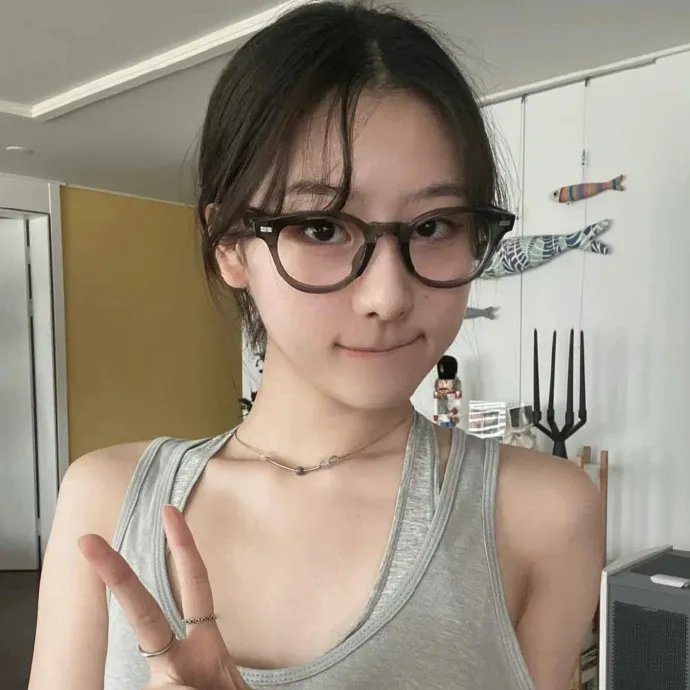 艳女新装